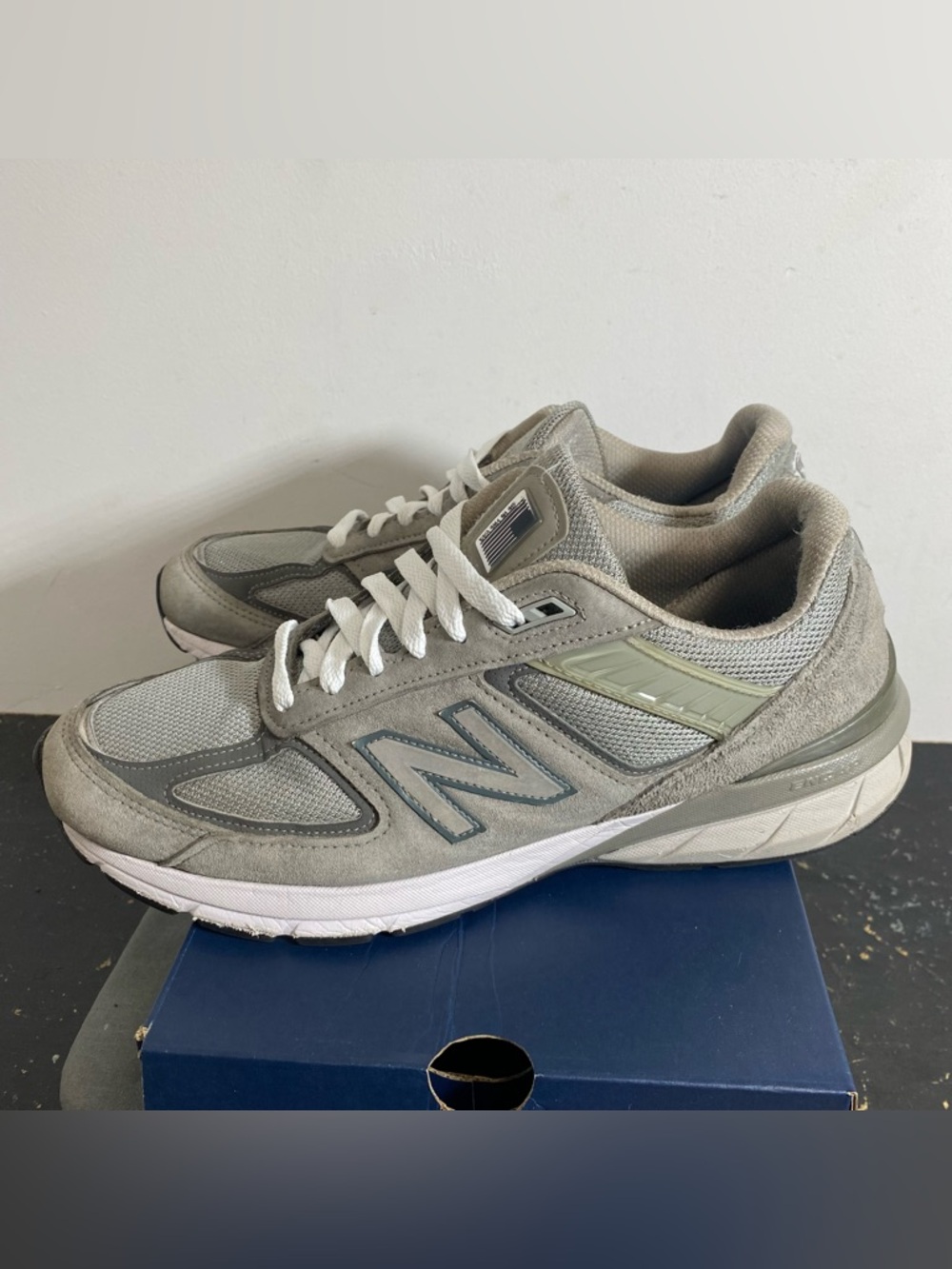 Size 10.5 - New Balance 990 V5 - Picture 5 of 9